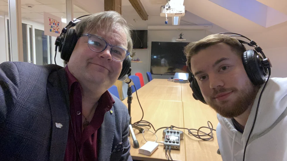 Radiosnack. En tiomålsskytt har gästat Sportsnack, Borensbergs IF:s 21-årige talang Emil Anderlund. Spelaren trivs med både livet och fotbollen nu och ser fram emot derbyna i division 4, mot tre Motalalag.