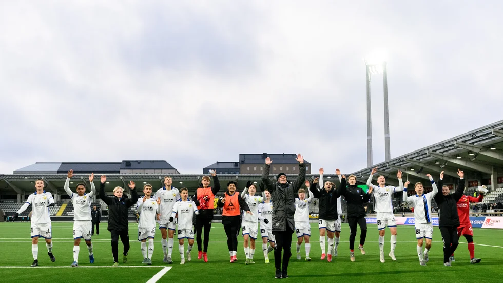 Sirius spelare jublar efter segern.
