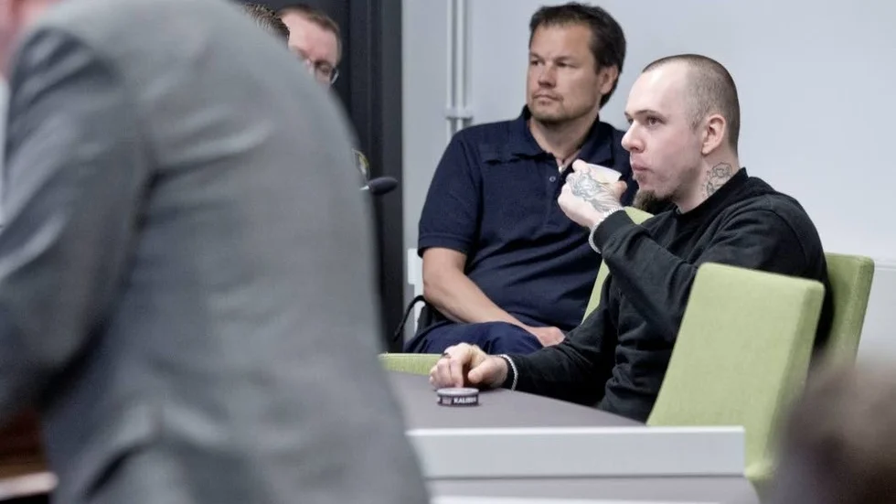 Clyde Hansson dömdes till 15 års fängelse för mordet på Andreas Ylipää 2014. Den 1 mars skulle han friges villkorligt, men nu skjuter Kriminalvården upp frigivningen till september. (Arkivbild)