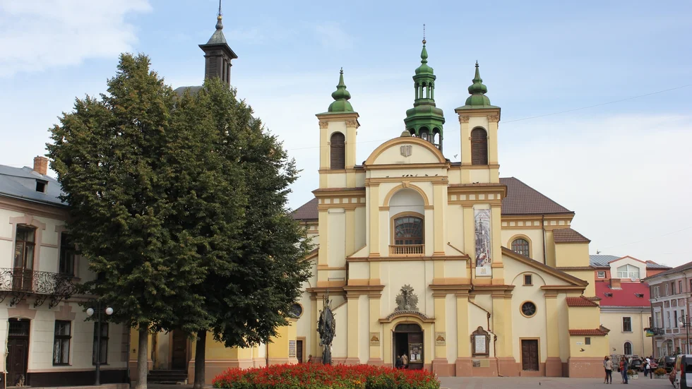 Staden Ivano-Frankivsk i sydvästra Ukraina föreslås bli ny vänort till Luleå. Kyrkan på bilden är den äldsta byggnaden i staden, som grundades 1662. Den är numera konstmuseum.