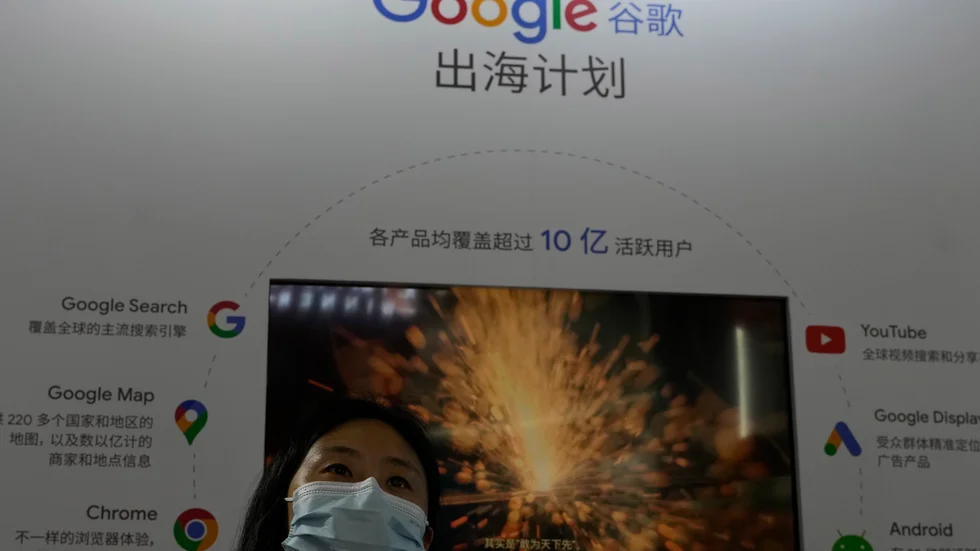 Kina inleder en granskning av Google. Arkivbild från AI-mässa i Shanghai 2023.