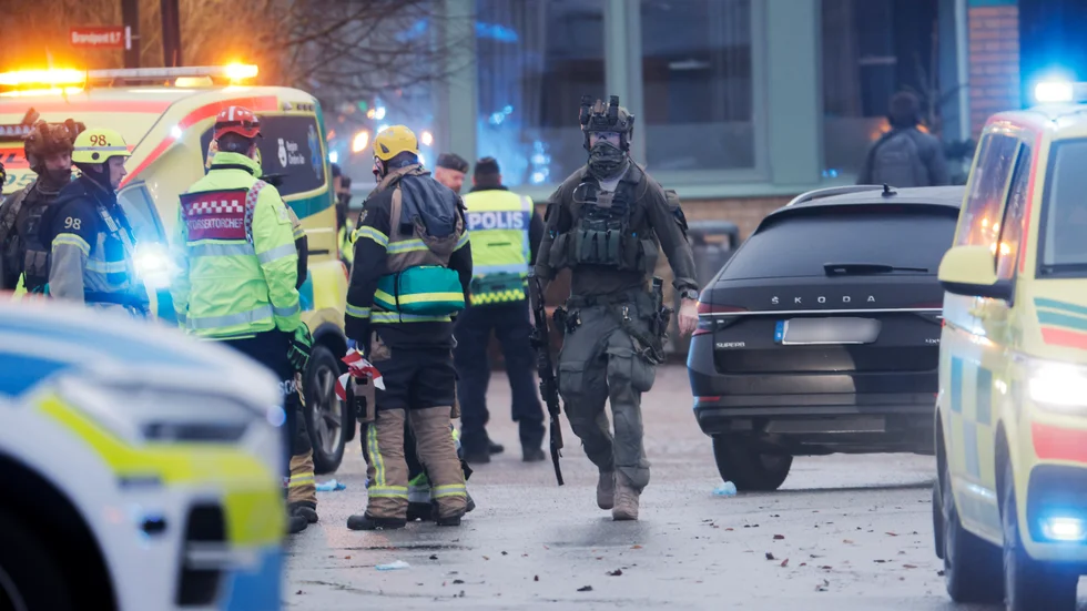 En stor polisinsats pågick vid Risbergska skolan i Örebro efter uppgifter om ett grovt våldsbrott.