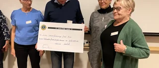 Lions gav 250 000 till cancerforskningen