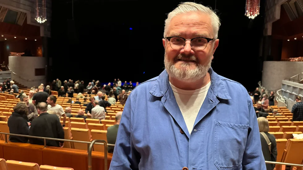 Jan Gradvall på plats när Bruno K. Öijer uppträdde med sin poesi på Konsert & Kongress. 