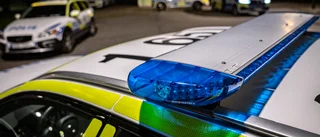 Polisen i Motala glömde snus och mobil på taket – och körde iväg