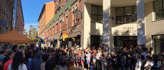 LIVERAPPORT: Full show på Uppsalas gator   