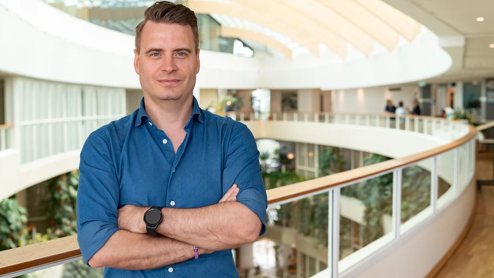 Johan Thulin arbetar som Cybersäkerhetsstrateg vid Sveriges kommuner och regioner, SKR.