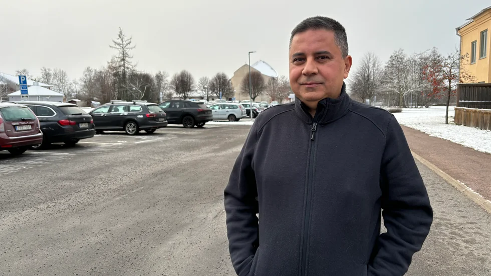 Khaled Almamo överväger att byta jobb då han inte har råd med parkering utanför boendet.