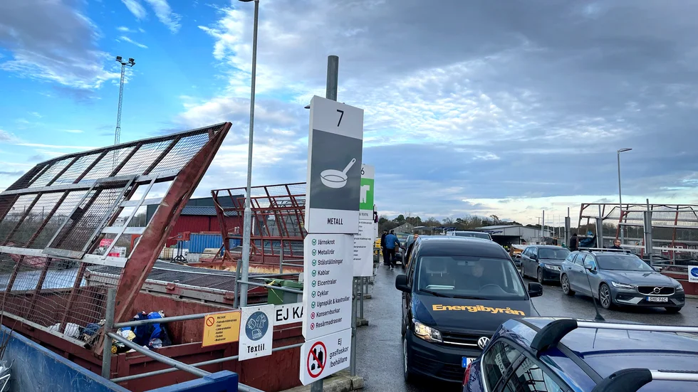 Återvinningen i Visby, ett populärt ställe att både rensa skräp och samtidigt fylla behovet av socialt umgänge på.