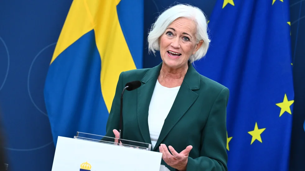 
"Vi kommer nog alla behöva betala mer för läkemedel", säger sjukvårdsminister Acko Ankarberg Johansson (KD) i Ekots Lördagsintervju.