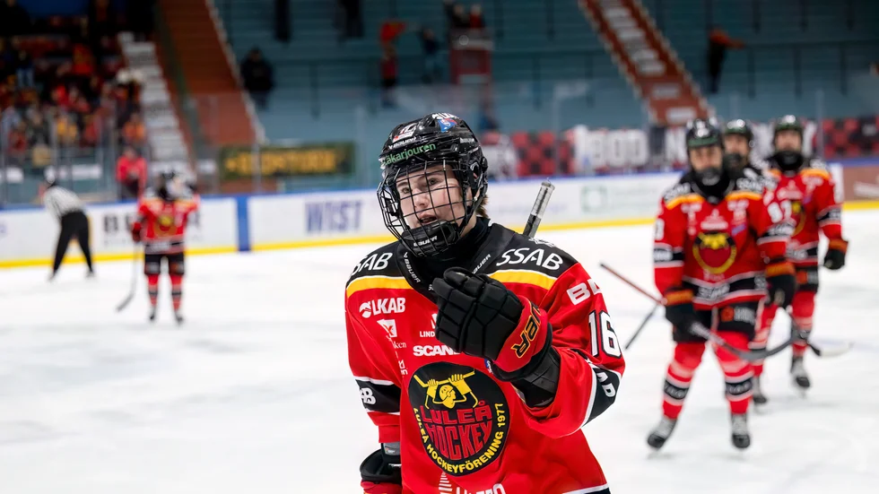 Petra Nieminen hade en kanonfredag i Boden. Finskan gjorde fyra av Luleå Hockey/MSSK:s fem mål.