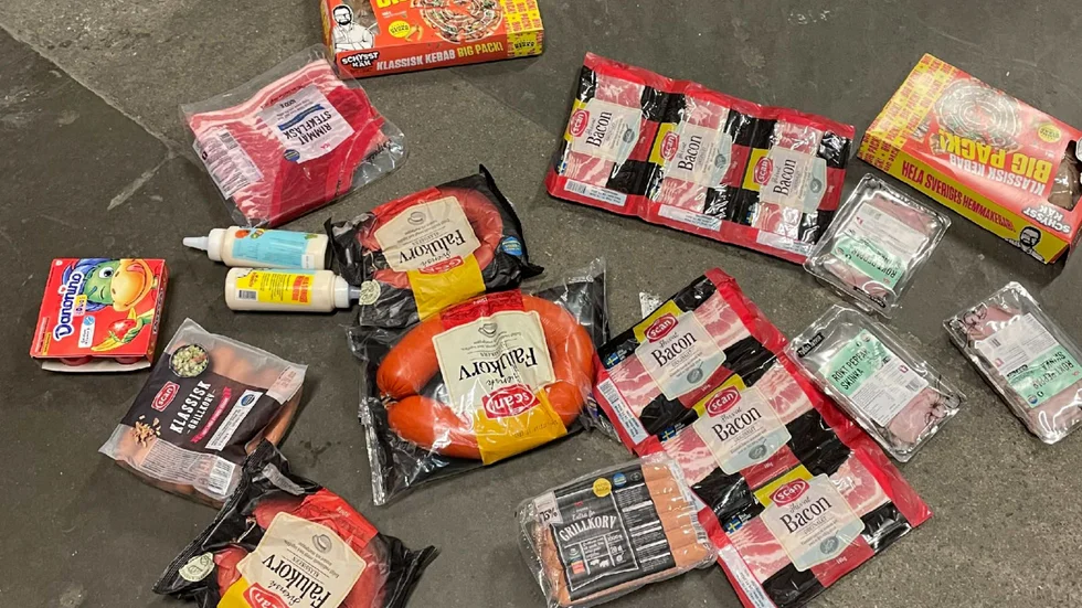 Den 45-åriga kvinnan stal varor för närmare 14 000 kronor på Ica Maxi i Tornby. På bilden en del av stöldgodset. (Bilden är hämtad ur förundersökningen.) 