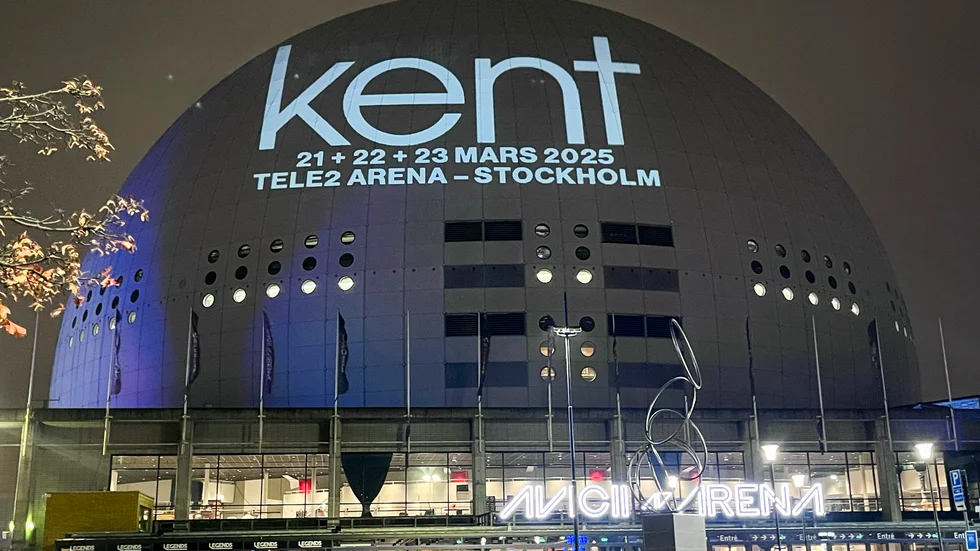 Globen, eller Avicii arena som den numera kallas, belyst med datum för Kents spelningar på Tele2 Arena i mars nästa år.