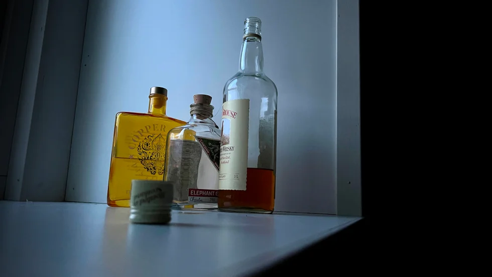 En destruktiv alkoholnorm leder många fel. Kopplingen mellan mäns våld och alkohol är en del av det. Både på krogen och hemma.