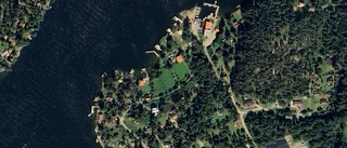 Huset på Bergshyddevägen 63 på Blidö får nya ägare