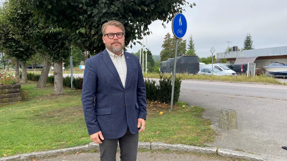 "Det handlar inte om att rädda miljön. Här finns ett utvecklingsprojekt från början", säger Anders Härnbro (S), miljö- och samhällsbyggnadsnämndens ordförande, om den tidigare macktomten som syns i bakgrunden.