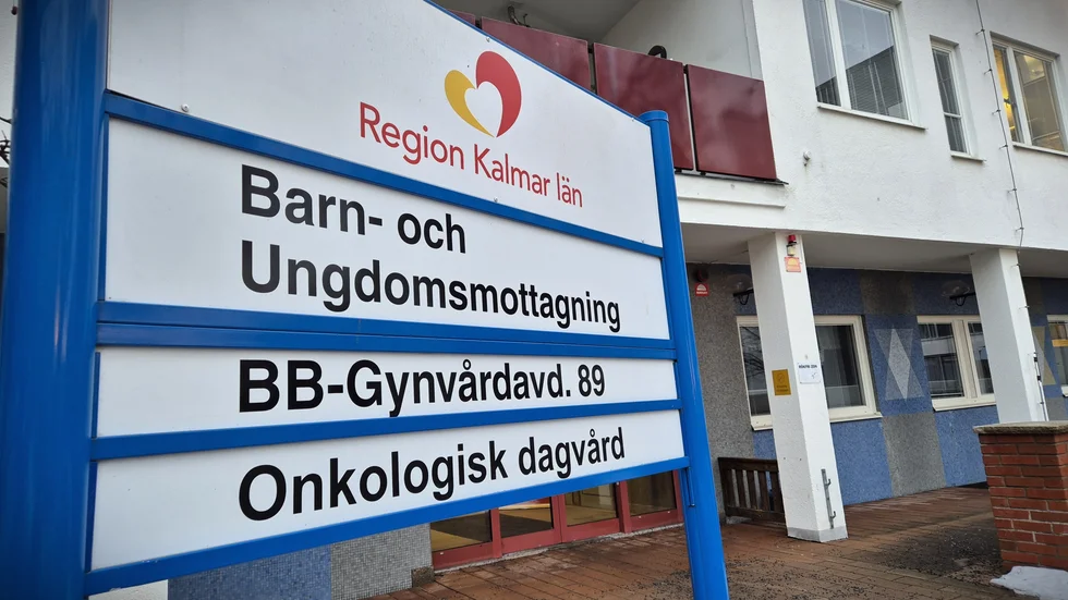"Region Kalmar län toppar nationella mätningar år efter år. Vi har byggt en sjukvård i toppklass, men vi ser det som en plattform att utveckla vidare, inte som en slutstation", skriver Angelica Katsanidou (S) regionstyrelsens ordförande, Mattias Adolfson (S) hälso- och sjukvårdsberedningens ordförande, 
Karin Helmersson (C) regionstyrelsen vice ordförande och
Lena Granath (V) regionråd.
