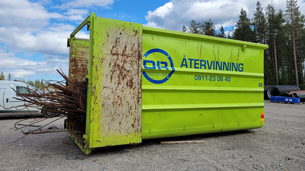 Den brottsmisstänkta företagarprofilen Roger Åströms tidigare bolag BDR Sverige AB har i två års tid varit indragen i en omfattande brottsutredning som nu resulterat i ett åtal om grovt näringpenningtvättbrott.
