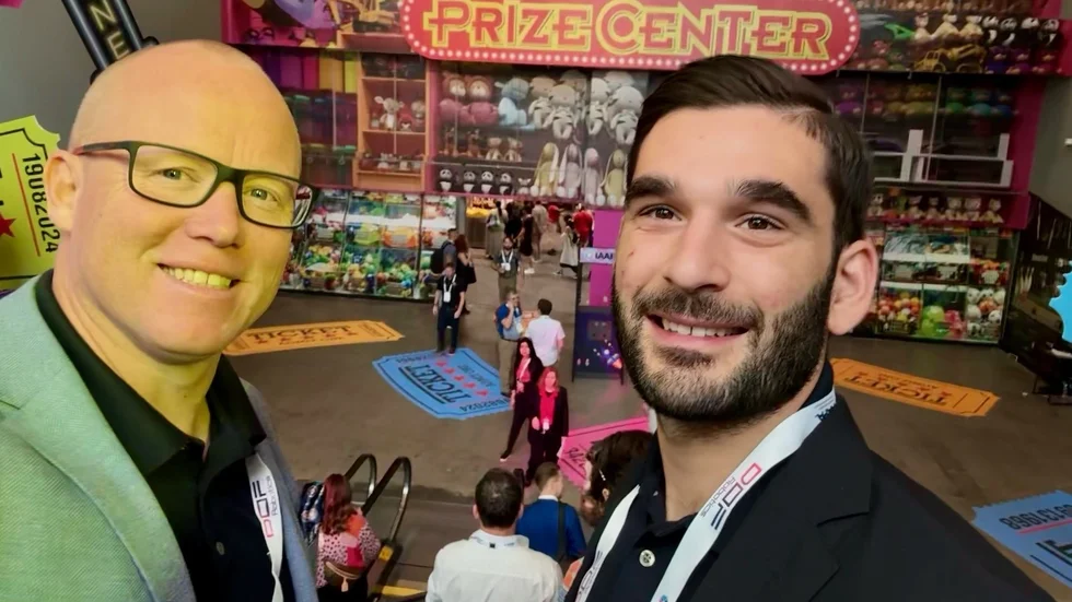 Tillväxt Motalas vd Nicklas Helander och företags- och etableringsansvarige Sakis Karagias var i Orlando på IAAPAs stora nöjesparksmässa.