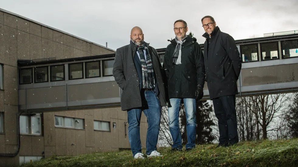 Patric Lundström (S), Henrik Viklund, styrelseordförande för Pireva, och Johan Bäcklin, vd för Pireva, är mycket nöjda med beslutet om nytt vattenverk.