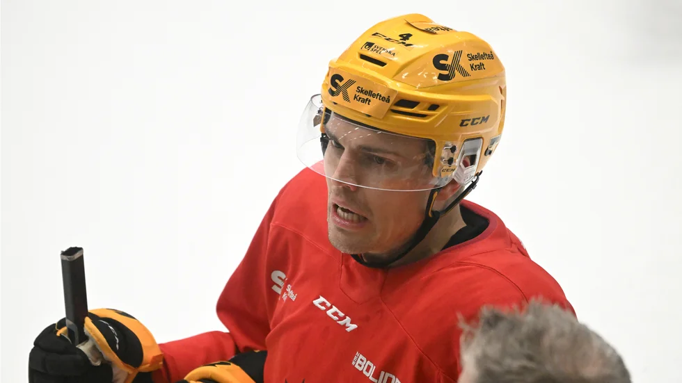 Andreas Johnson, som har gått mållös i 17 raka matcher, tog inte plats i någon av de två powerplay-uppställningarna på onsdagens träning. Inte heller i kedjan med Pär Lindholm och Ludvig Warg fick SM-slutspelets dominant behålla platsen.