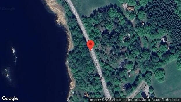 Stopp på väg 283 på grund av olycka med två personbilar