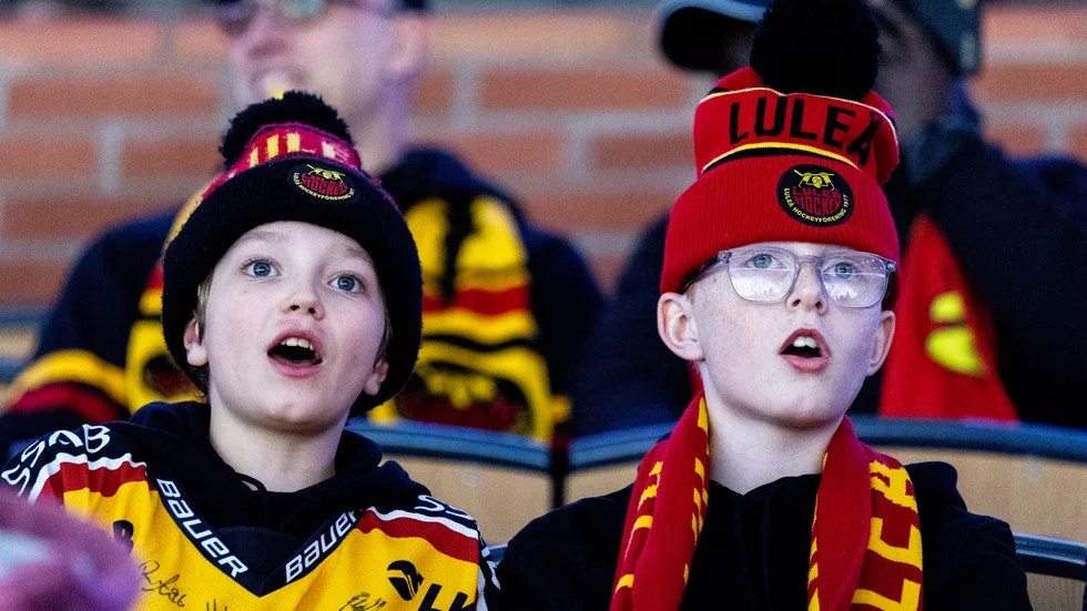 Hockeykulturen har sin rot i föreningsdemokratin. Den manifesteras i de gemensamma sångerna, ramsorna och kreativa tifon. I det finns det kulturella kittet.
Foto: Magnus Andersson / BILDBYRÅN / COP 308 / MN0132