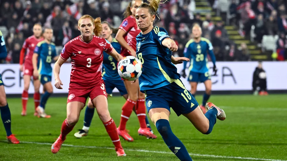 Fridolina Rolfö sköt Sveriges 2-1-mål.