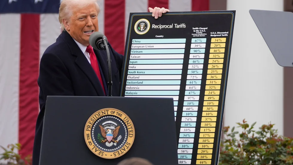 President Donald Trump visar inte prov på några mänskliga sidor när hans åtgärder slår hårt mot hela världen.