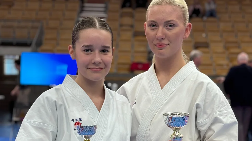Karate Dojo:s Leila Karlsson och Minou Vapper.