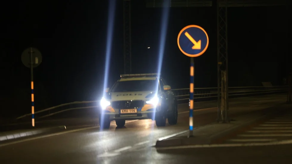 Polisen har flera kvällar ryckt ut till Arlanda flygplats efter larm om drönare. 