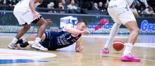 Se: Hockeytacklingen som upprör • Betyg: Han var bäst i BC