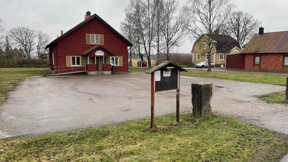 Västerlösa bygdegård riskerar nedläggning, precis som många andra bygdegårdar i landet.