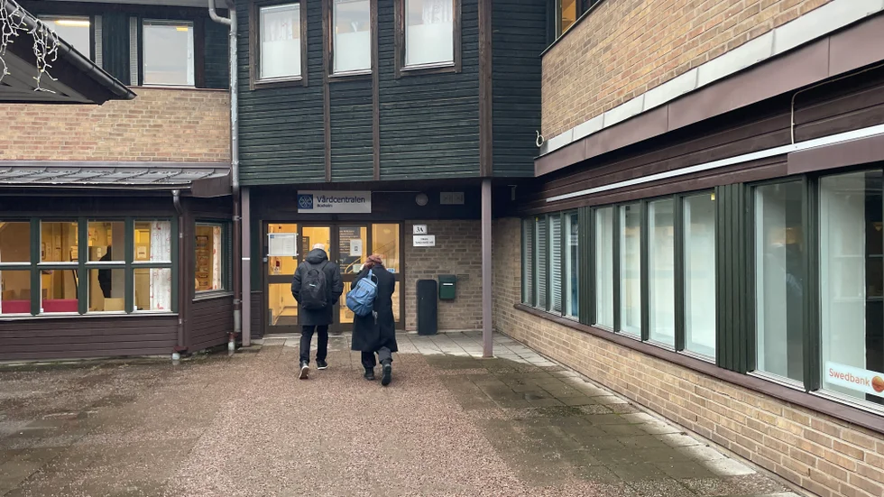 Vårdcentralen i Boxholm stängs på måndag. Tillfälliga ersättningslokaler kommer att vara på vårdcentralerna i Mjölby och Ödeshög, samt på den tidigare jourcentralen i Motala. 