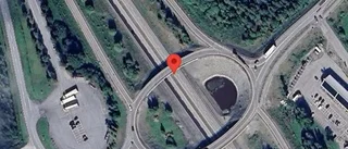 Trafiken påverkas av stillastående lastbil på E4 – stopp i ett körfält