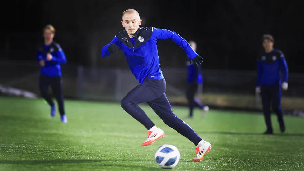Rio Svensson är en talangfull fotbollsspelare som lirar i City.