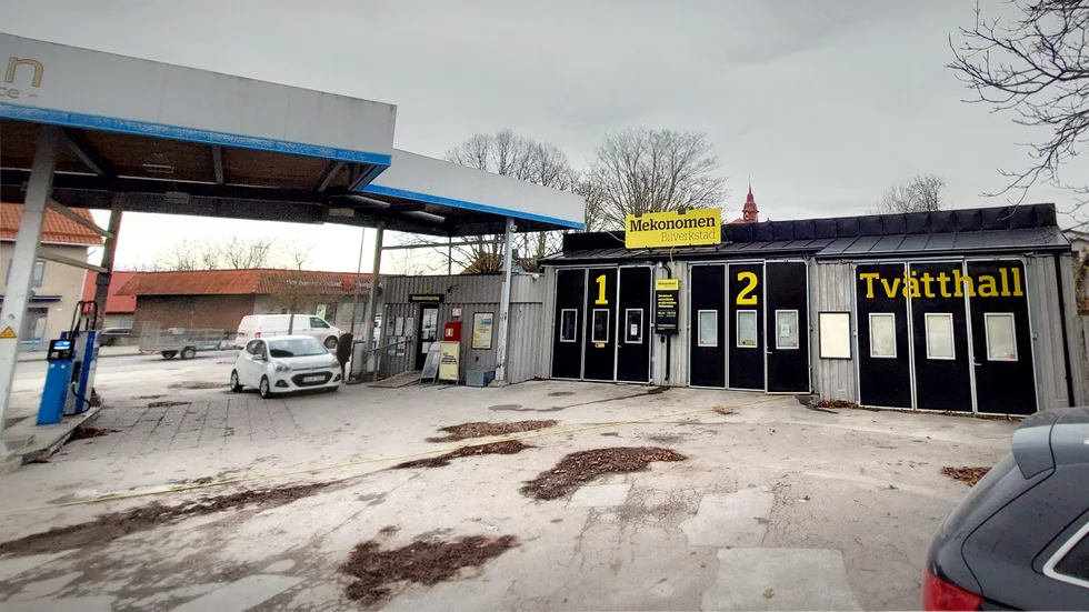 Ägarna har annonserat om försäljningen i ungefär en månad. Eftersom de redan är igång med flytt från ön, hoppas man på en snabb affär.