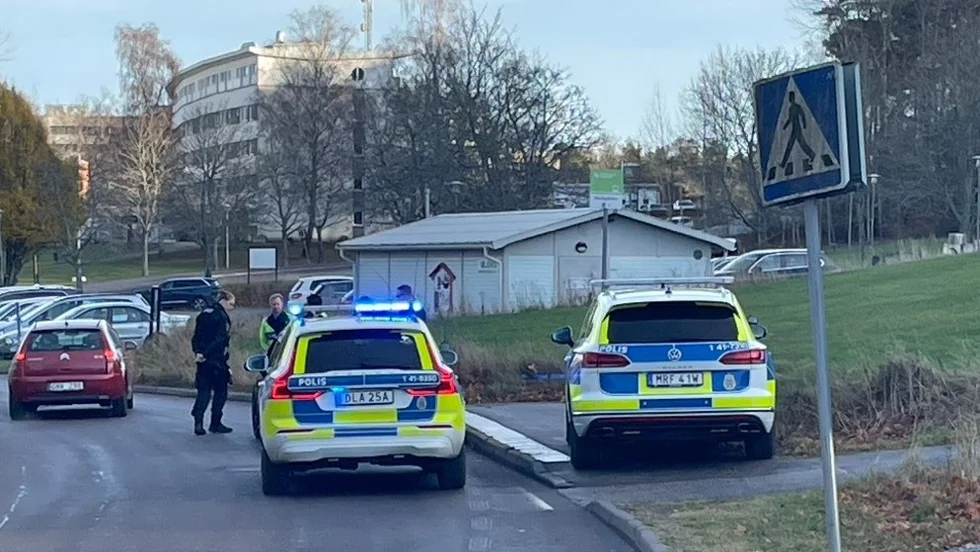 Polisen stannade en bil i Brandkärr för kontroll under fredagen. 