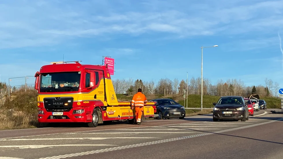Bilen fick bärgas från olycksplatsen.