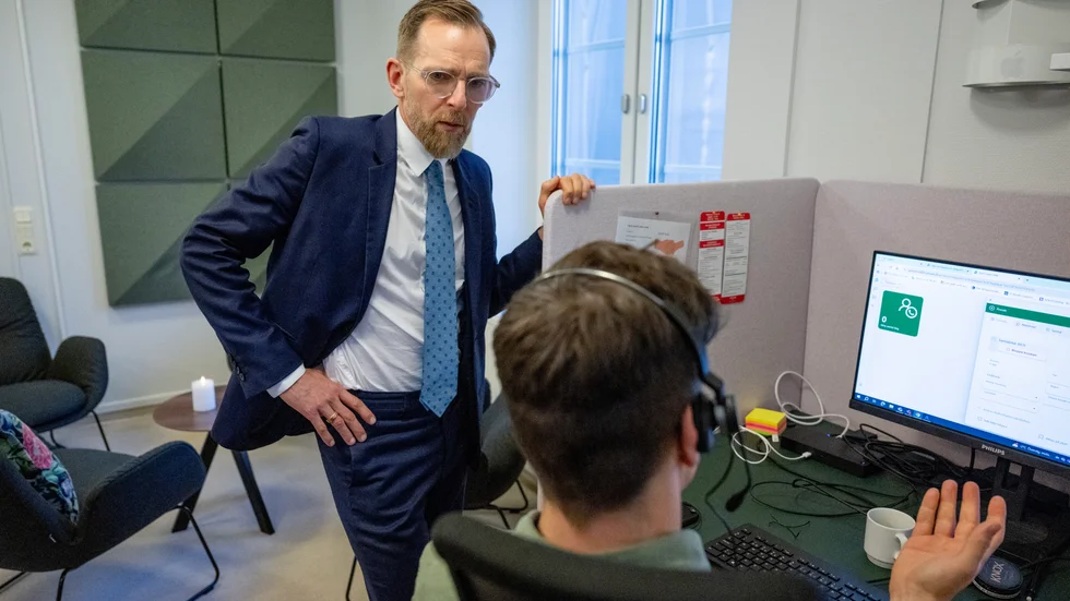 Socialminister Jakob Forssmed (KD) var på plats när den nationella stödlinjen för psykisk hälsa och suicidprevention sjösätts.