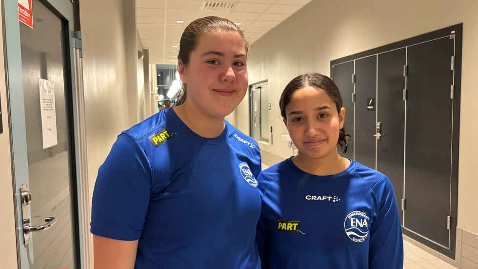 Det var snabbt ombyte som gällde efter luciatåget för Emilia Bakas och Aziza Osman.