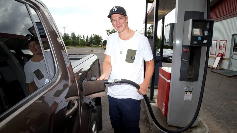 Marcus Filipsson från Piteå var nära att få soppatorsk i Långträsk men undgick att bli strandsatt i byn efter en insats från PT:s fotograf.