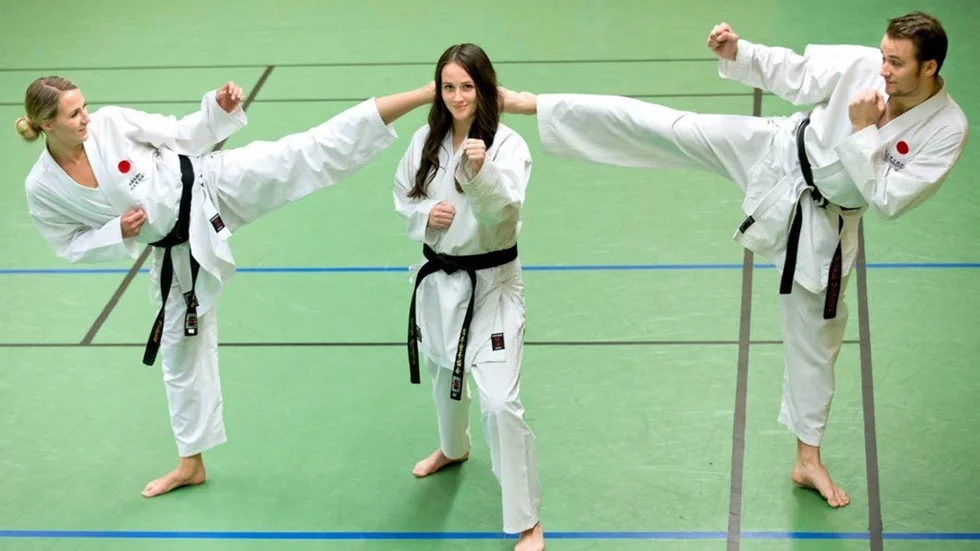 Nästa vecka åker syskonen Beatrice, Renée och Andé Lindqvist till karate-VM i Japan. Det blir första gången som syskonen åker och tävlar utomlands tillsammans.