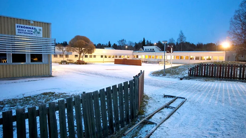 Nu är det slut med att lappa och laga vid Strömnässkolan i Piteå. Lagom till starten av höstterminen 2016 kommer helt ny byggnader att stå uppförda.