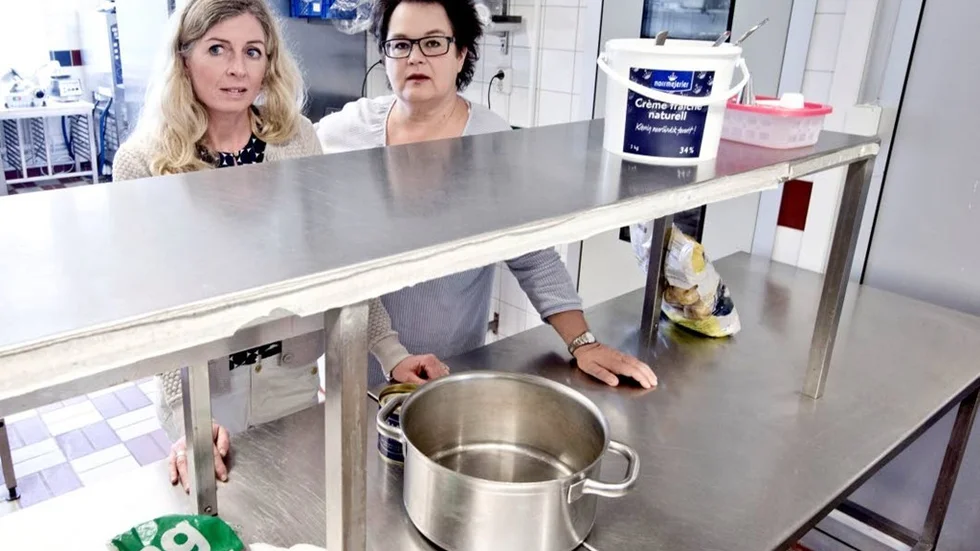 Lärarduon Camilla Nilsson, till vänster, och Ann-Sofi Lundquist beklagar att inte fler söker sig till restaurangprogrammet.