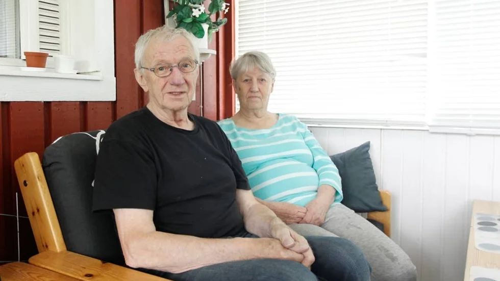 Ragnvald Bergman och Anna-Lisa Nilsson-Suikki tycker att sommaren har varit bra. Paret har tillbringat större delen i stugan i Teuger.