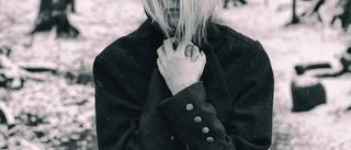 Myrkur kombinerar klassiskt med black metalens ursprungssound