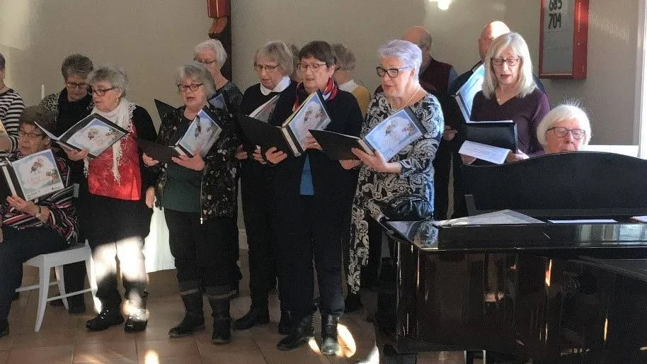 Välsjungande SPF-kören, i vanliga fall 25 röster stor.