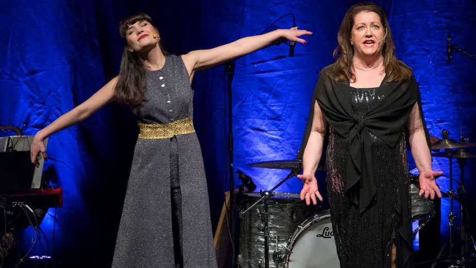 Lovisa Lindberg Lekfalk och Åsa Ivarsdotter i ”Leva livet”.