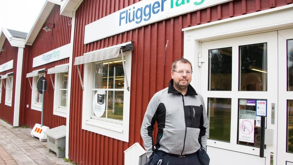 Flügger Färg kommer inte att driva Piteåbutiken vidare. "Jättetråkigt", säger butikschef Jörgen Källman.